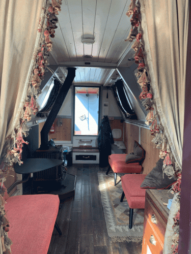 02 Saloon looking from kitchen