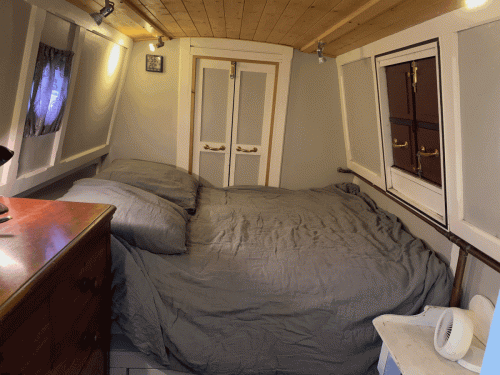 06 bedroom