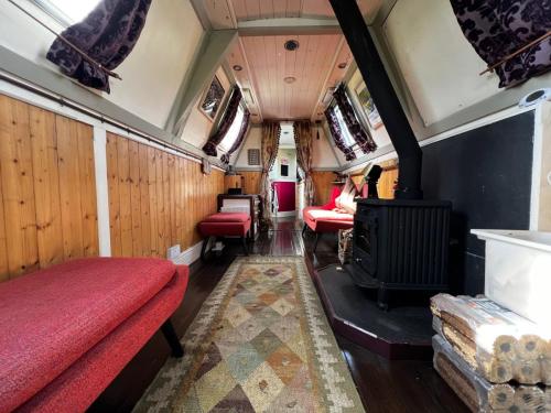 saloon01