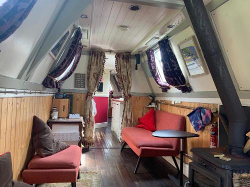 saloon05
